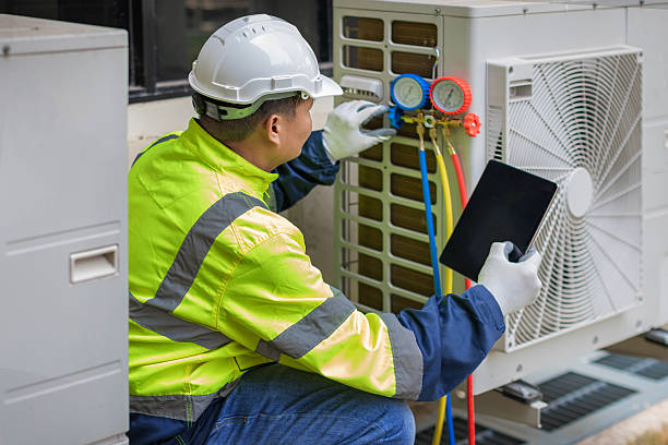 Professional Hvac technician working in Elmo, TX